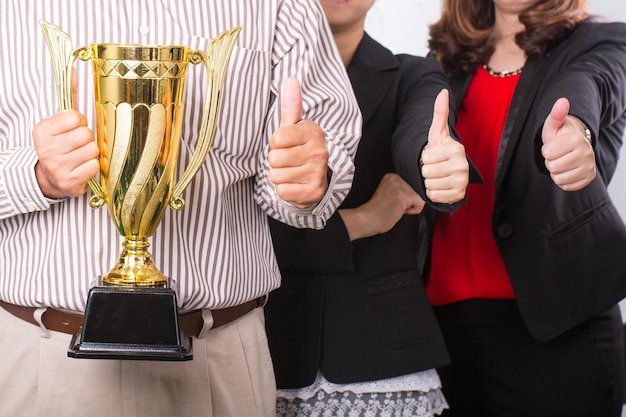 Maximizing the Impact of Employee Recognition Programs: Key Benefits and Implementation Strategies